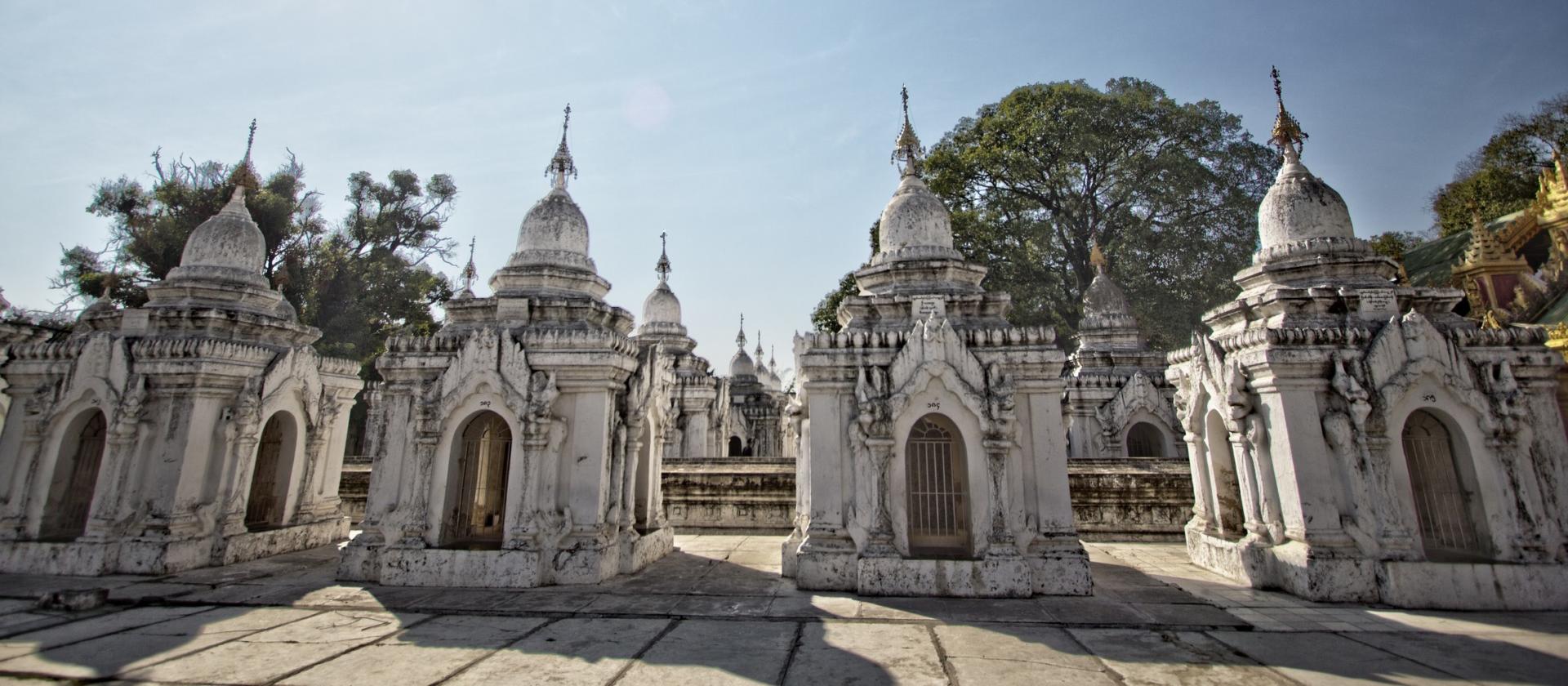 Świątynia Kuthodaw Paya w Mandalay